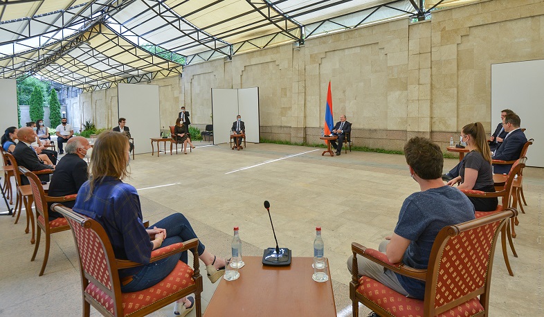 Արմեն Սարգսյանը հյուրընկալել է ֆրանսիացի բուժաշխատողների խմբին