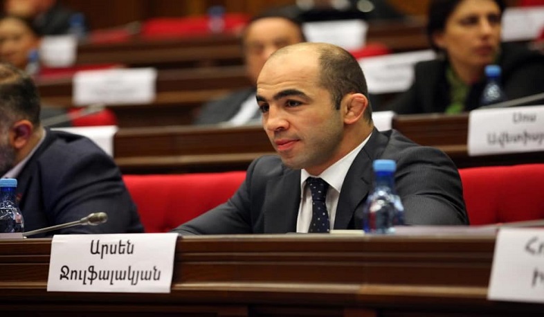 Բնակարան Խետաֆեում, հյուրանոցի սենյակ Բաթումում. պատգամավոր Արսեն Ջուլֆալակյանի հայտարարագիրը