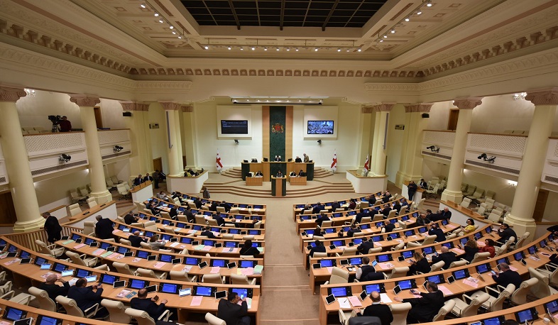 Վրաստանի խորհրդարանը քննարկում է սահմանադրական փոփոխությունների օրինագիծը. Sputnik-Georgia