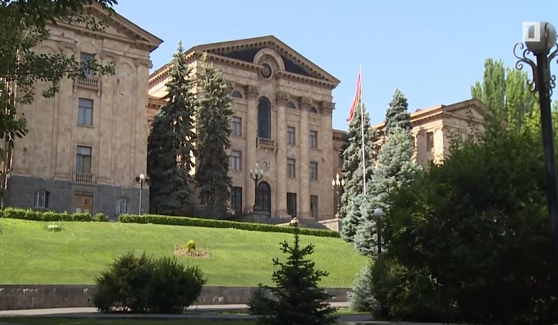 ԱԺ-ն ընդունեց 12 տարուց ավելի պաշտոնավարած ՍԴ դատավորների լիազորությունները դադարեցնելու օրինագիծը