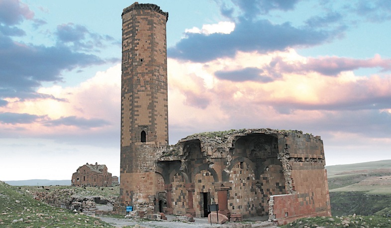 Թուրքիան վերանորոգում է Անիի ավերակներում գտնվող Մանուչեի մզկիթը. Ermenihaber