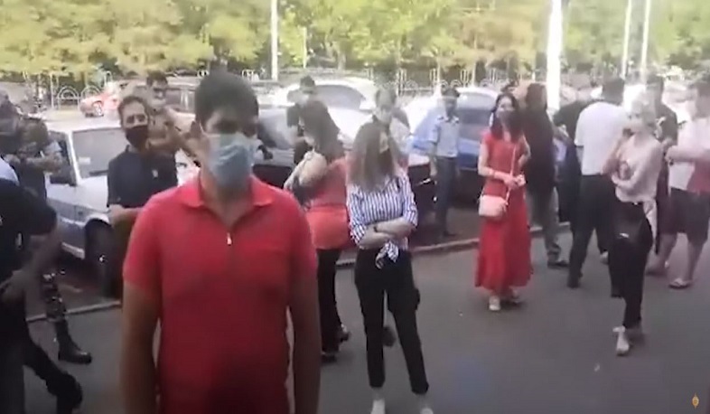 Վարկային կազմակերպությունների դիմաց կուտակումներ են. ոստիկանությունը կոչ է անում պահպանել սոցիալական հեռավորություն