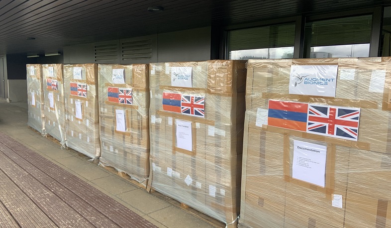 Լոնդոնում ուսանող երկու հայ երիտասարդ դիմակներ են ուղարկել Հայաստան