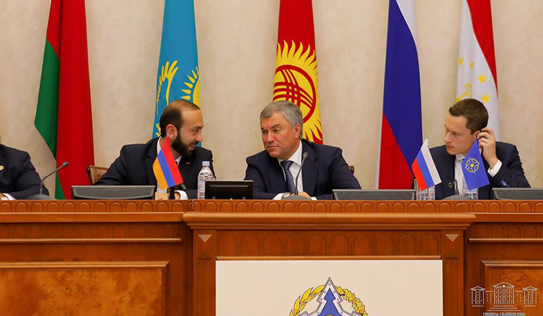 Արարատ Միրզոյանը հանրաքվեի կապակցությամբ շնորհավորել է Վյաչեսլավ Վոլոդինին