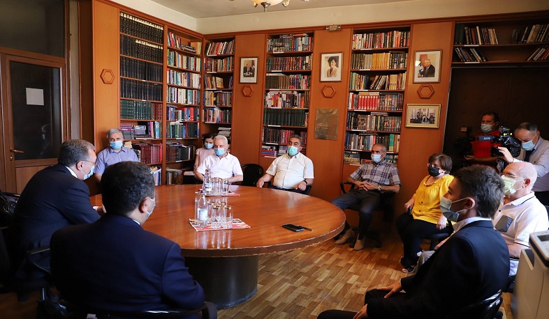 Զոհրաբ Մնացականյանը հանդիպել է Արցախի քաղհասարակության ներկայացուցիչների հետ