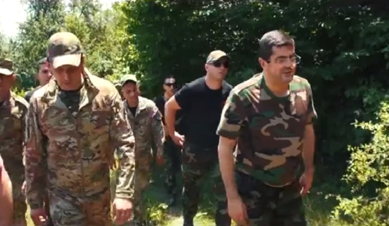 Արայիկ Հարությունյանն ԱԱԾ հատուկ նշանակության ծառայողների հետ 1 կմ դժվարին ճանապարհ է հաղթահարել