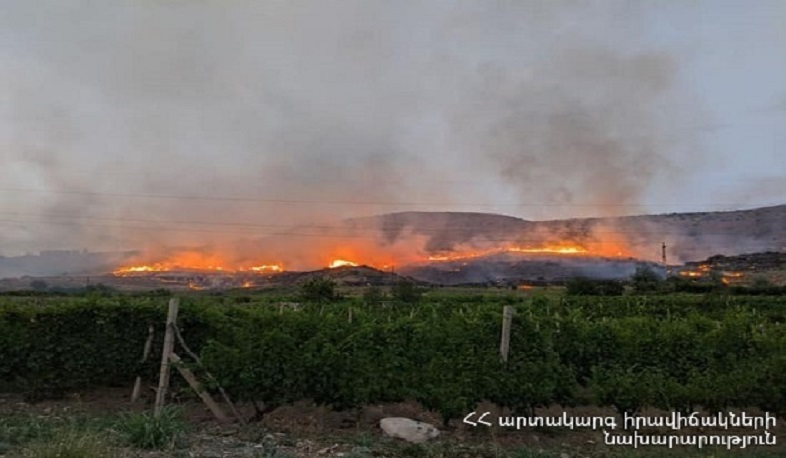 Արենի, Չիվա և Ռինդ գյուղերի միջնամասում բռնկված հրդեհն առավոտյան հաջողվել է մարել