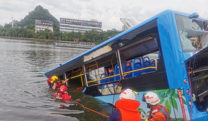 Չինաստանում դպրոցական ավտոբուսն ընկել է ջրամբարը. կան տասնյակ զոհեր