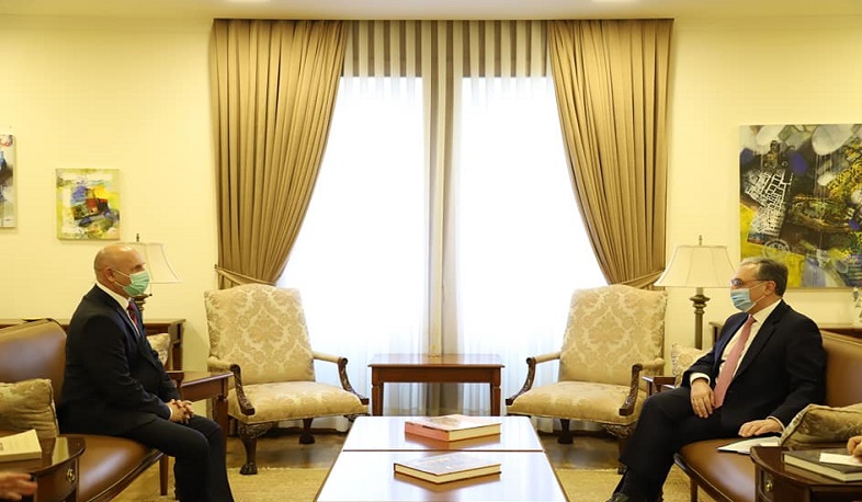 Զոհրաբ Մնացականյանը հրաժեշտի հանդիպում է ունեցել Բելառուսի դեսպանի հետ