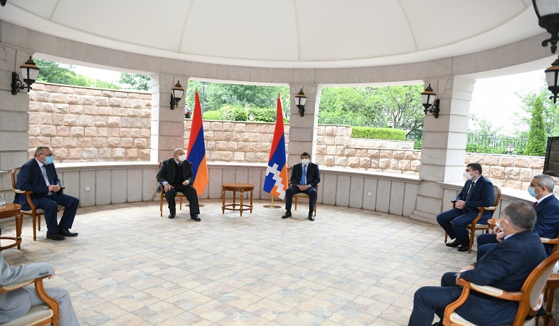 Արմեն Սարգսյանը հանդիպել է Արցախի բարձրաստիճան ղեկավարության հետ