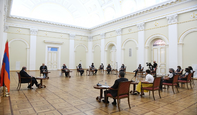 Արմեն Սարգսյանը հյուրընկալել է իտալացի բուժաշխատողների խմբին