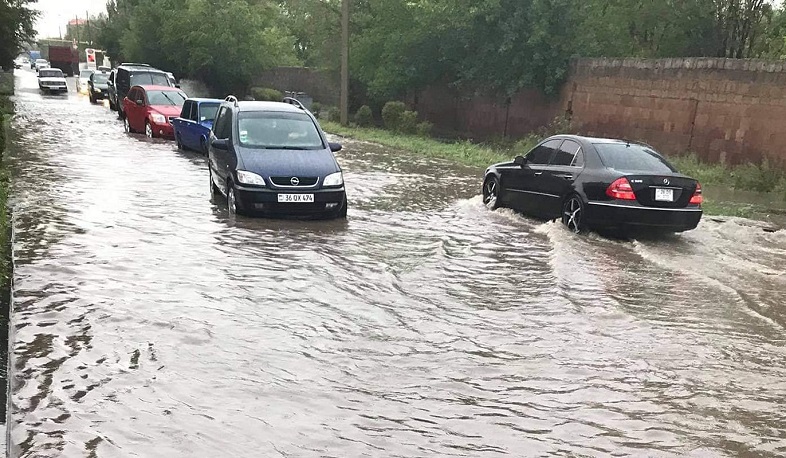 Հորդառատ անձրևի պատճառով Գյումրիում կան փակ և դժվարանցանելի փողոցներ