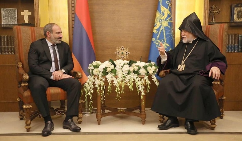 In a conversation with the RA Prime Minister, Catholicos Aram I expressed support for the Armenian Army