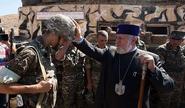 Եկեղեցու հոգևորականները նույնպես մարտնչող մեր զինվորների կողքին են. Գարեգին Բ