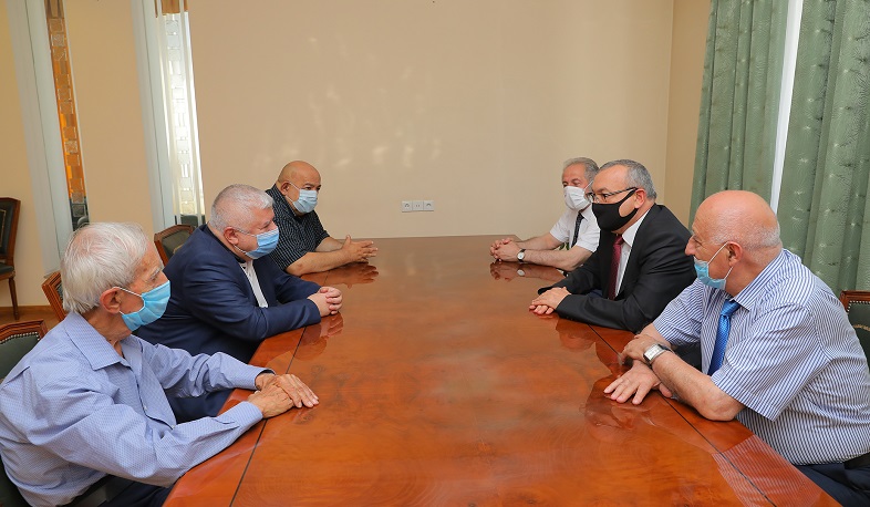 Արցախի ԱԺ նախագահն ընդունել է միջազգային գրոստմայստեր Ռաֆայել Վահանյանին