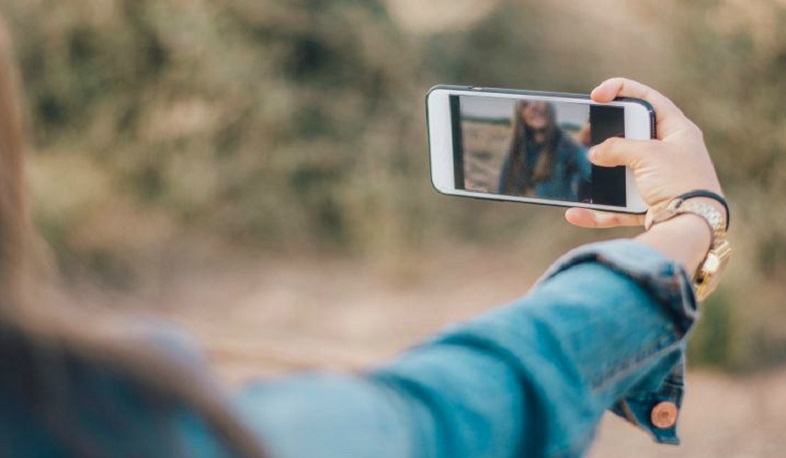 Գորիսում 15-ամյա աղջիկը սելֆի անելու հետևանքով ընկել է ժայռից