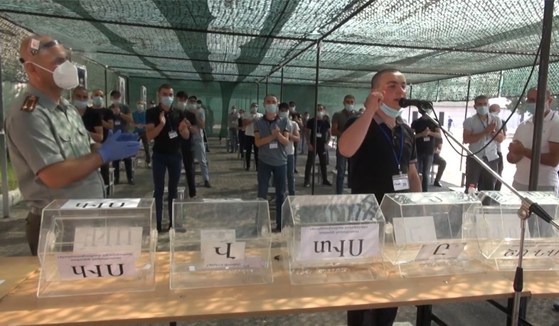 Հայրենիքից չեն նեղանում. զորակոչը շարունակվում է բարձր տրամադրությամբ