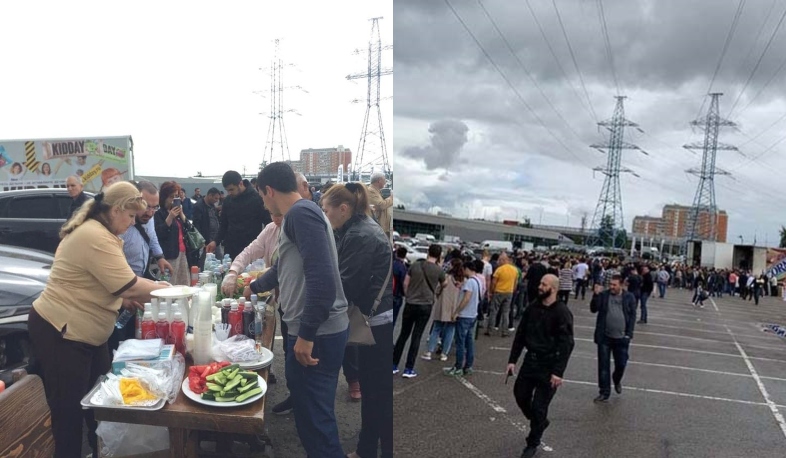 Երկար հերթեր, անվճար սնունդ ու բարձր տրամադրություն․ լուսանկարներ՝ Մոսկվայում հայկական ծիրանի վաճառակետից