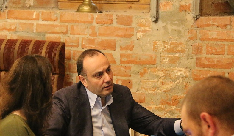 ՌԴ-ում ՀՀ դեսպանը հասարակական գործիչների հետ քննարկել է հայ-ադրբեջանական սահմանային իրավիճակը