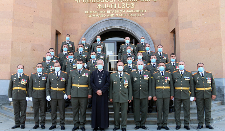 Ավարտական հանդիսավոր արարողություն ռազմական համալսարանում