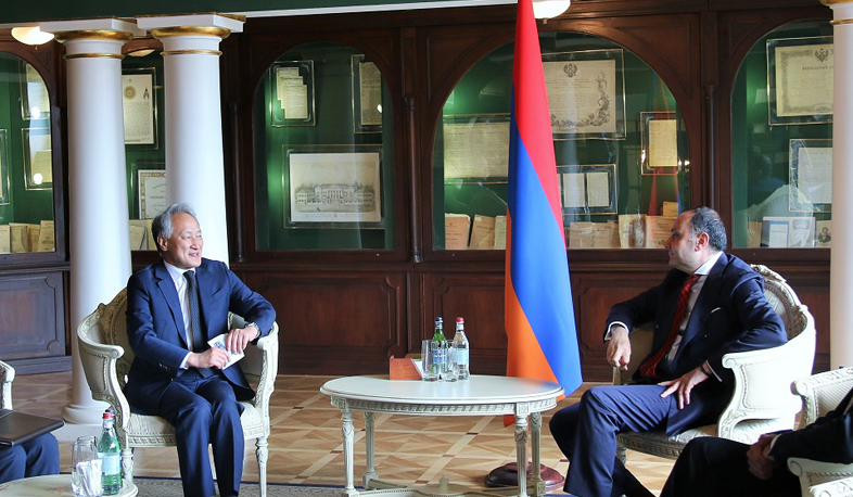 ԿՀ դեսպանությունը ՀՀ դեսպանությանն է փոխանցել 1600 բժշկական պաշտպանիչ հանդերձանք և 200 պաշտպանիչ ակնոց