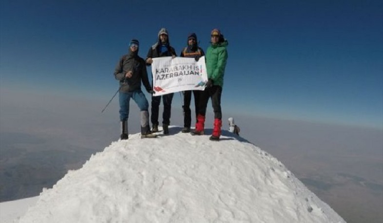 Թուրք լեռնագնացները Արարատ լեռան գագաթին տեղադրել են «Ղարաբաղը Ադրբեջանն է» պաստառ