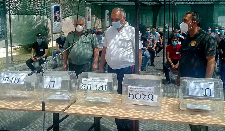 ՀՀ զինվորական դատախազը կենտրոնական հավաքակայանում հետևել է զորակոչի գործընթացին