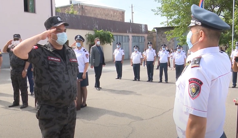 Ոստիկանապետը կրթահամալիրի շրջանավարտներին դիպլոմներ է հանձնել