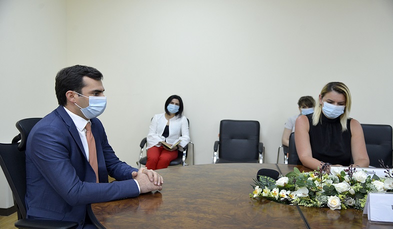ԲՏԱ նախարարն աշխատակազմին է ներկայացրել նորանշանակ փոխնախարար Վիկտորիա Պողոսյանին