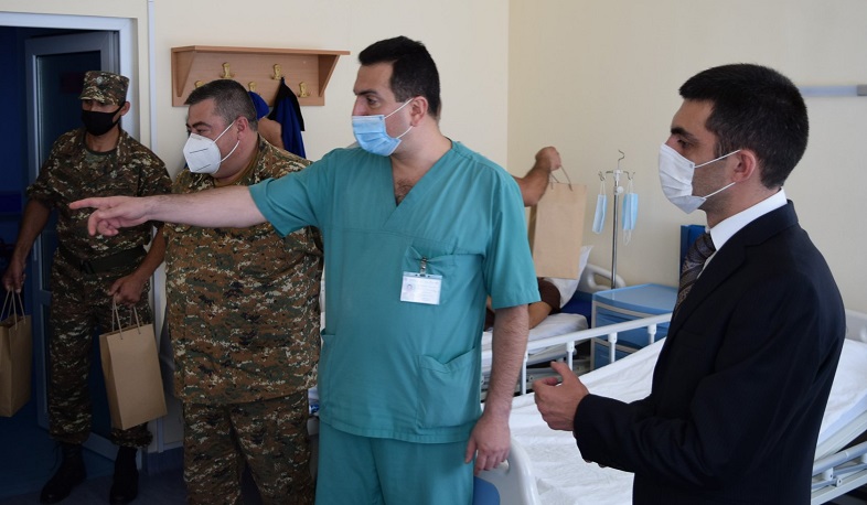 ՀՀ-ում Արցախի մշտական ներկայացուցիչը տեսակցել է Տավուշում վիրավորված զինծառայողներին