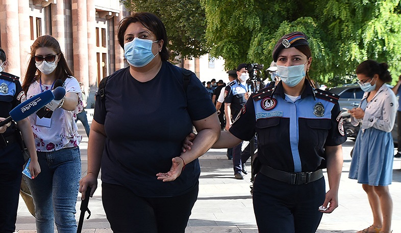 Կառավարության դիմաց բողոքի ակցիա իրականացնող ակտիվիստները բերման ենթարկվեցին