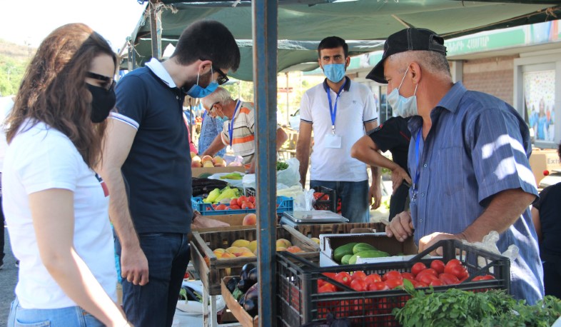 «Հրազդան» մարզադաշտի հարակից տարածքում վերաբացվել է գյուղմթերքի տոնավաճառ