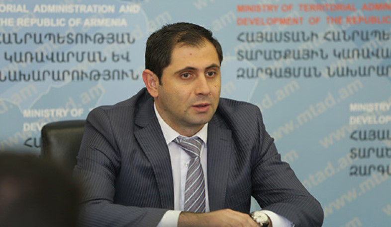 We will build and upgrade together. Papikyan congratulated the builders on their professional Holiday