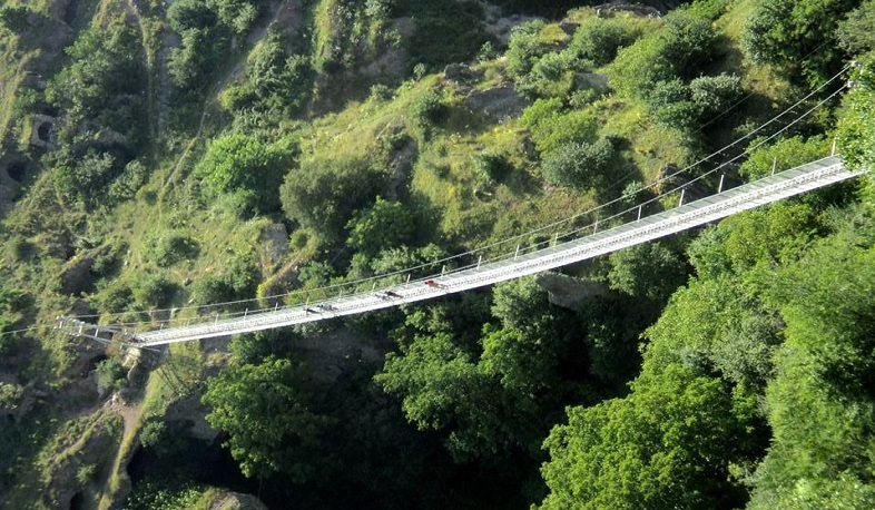 Մարուքյանը Խնձորեսկի ճոճվող կամուրջ տանող ճանապարհը հիմնանորոգելու առաջարկով դիմել է Պապիկյանին