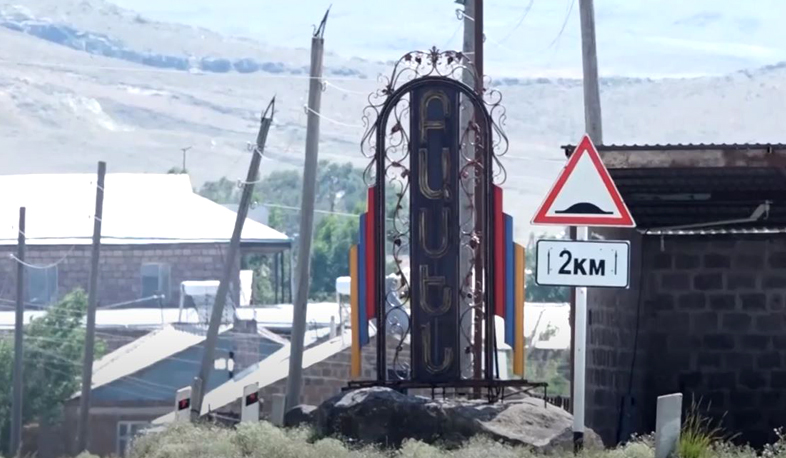 Երկրաշարժից 32 տարի անց տնակի կամ վթարային կառույցի հարևանությամբ անհատական տների հիմքեր են գցվում