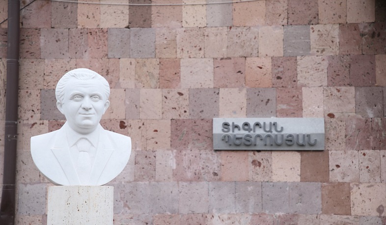 Արմավիրի շախմատի դպրոցում բացվել է Տիգրան Պետրոսյանի մարմարե կիսանդրին