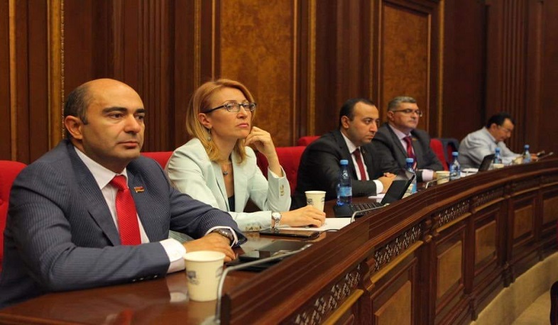 ԱԺ «Լուսավոր Հայաստան» խմբակցության պատգամավորներն իրենց պարգևավճարները փոխանցել են Տավուշի «Պահապան զարգացման հիմնադրամին»