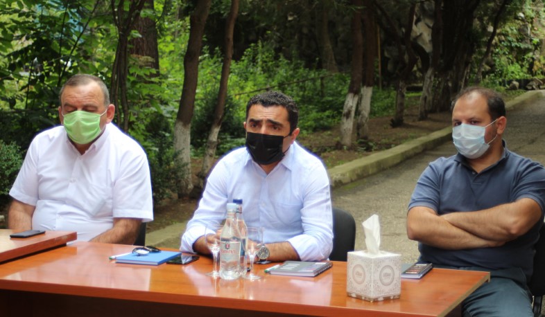 Լինելու են սուր ու կտրուկ լուծումներ. Ռոմանոս Պետրոսյան