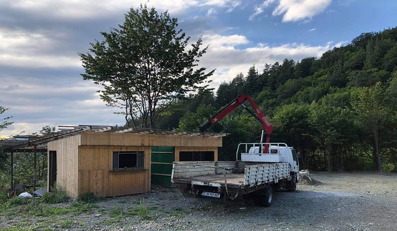 Դիլիջանի ոլորաններին կառուցված ապօրինի շինությունն ապամոնտաժվում է