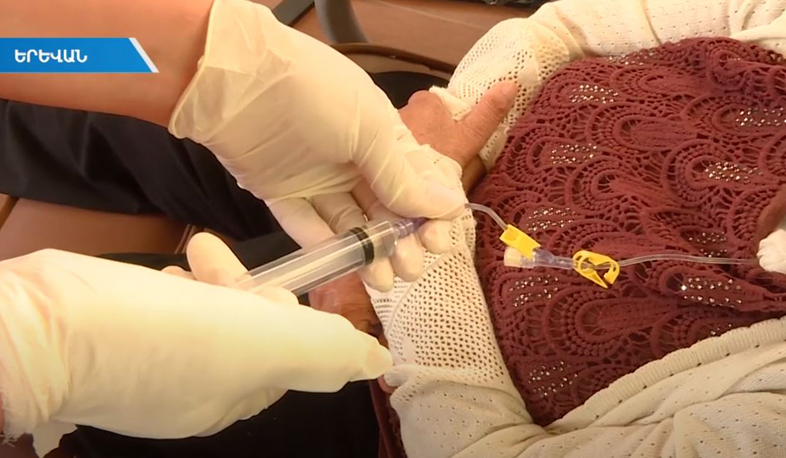 Բացօթյա քիմիաթերապիա՝ Ուռուցքաբանության ազգային կենտրոնի կանաչապատ տարածքի հարմարավետ տաղավարում