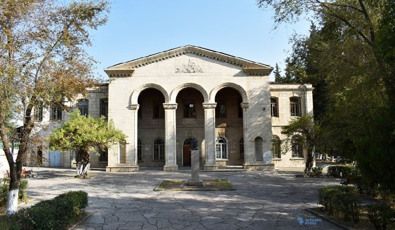 Կվերակառուցվի Ստեփանակերտի Վահրամ Փափազյանի անվան պետական դրամատիկական թատրոնի շենքը