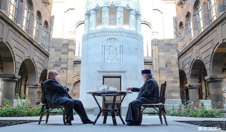 Արմեն Սարգսյանը շնորհավորել է Ամենայն Հայոց Կաթողիկոսին՝ ծննդյան տարեդարձի առթիվ