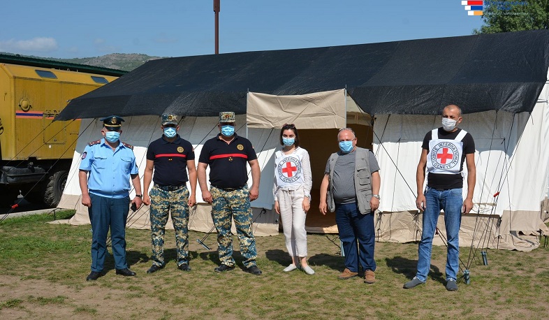 ԿԽՄԿ-ն Արցախի առողջապահության նախարարությանը 4 վրան է նվիրաբերել COVID-19-ի  դեմ պայքարի շրջանակում