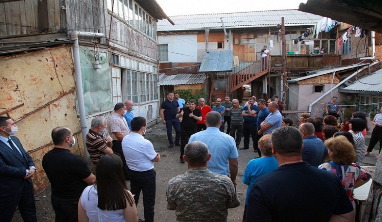 Արայիկ Հարությունյանը շրջայց է կատարել Ստեփանակերտում, հանձնարարել լուծել վթարային շենքերի հարցը