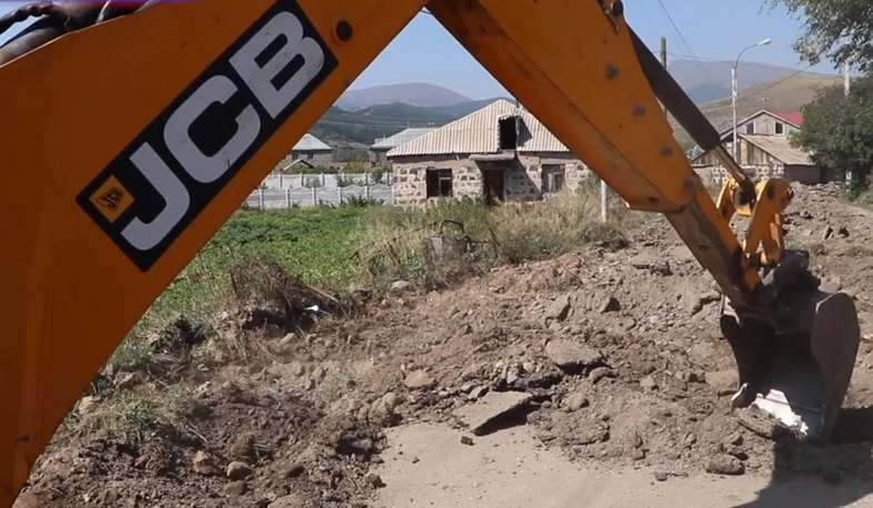 Հրազդան համայնքում միաժամանակ հիմնանորոգվում է կարևոր նշանակություն ունեցող 10 ներհամայնքային ճանապարհ