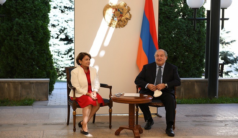 Նախագահի նստավայրում հանձնվել են մանկագիրների և նկարազարդողների մրցույթի հատուկ մրցանակները