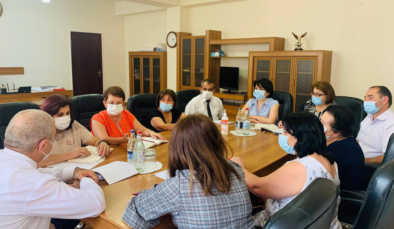 ԱՀ առողջապահության նախախարը խորհրդակցություն է հրավիրել