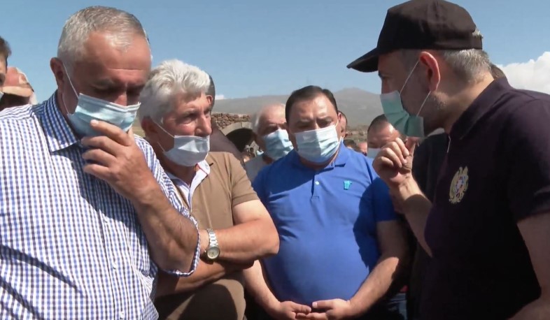 There should not be such a road in the republic that is not built. PM got acquainted with the problems of Angeghakot