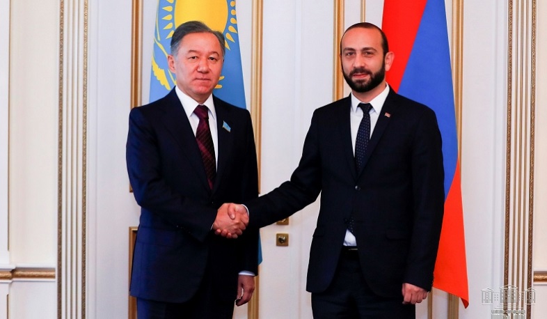 Ararat Mirzoyan congratulated the Speaker of the Parliament of Kazakhstan
