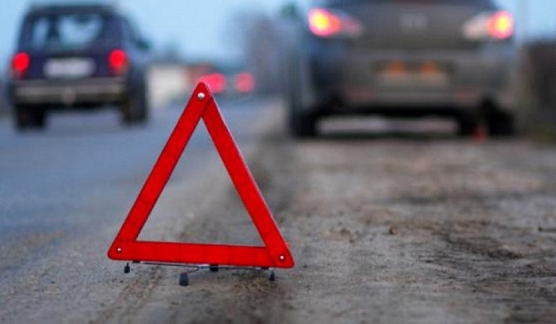 Ավտոմեքենան բախվել է ավտոկանգառին․ կա տուժած